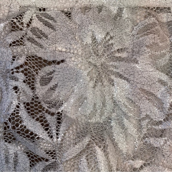 2 FOR THE PRICE OF 1. White corset top & Black corset top. (Victoria Secrets) - Picture 7 of 16